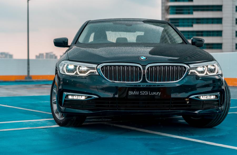  BMW 520i Sedan Luxury Line (G30) 2019 года  (MY) (фото 11 из 14)